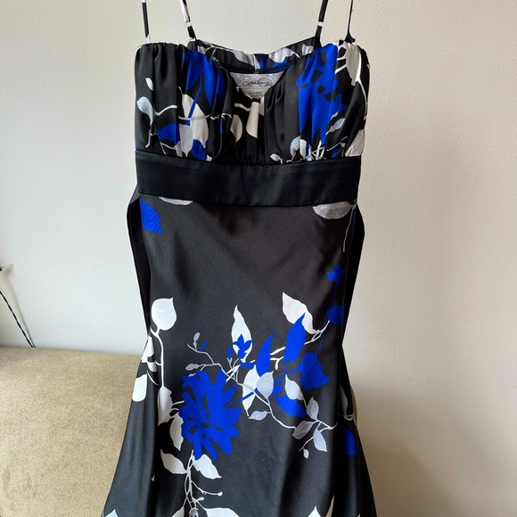 Dresses & Skirts - Formal black dress with floral pattern, size small (4), tulle ruffle on inside